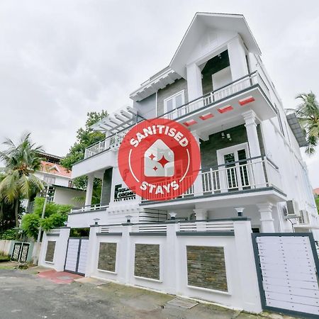 Hotel Vaccinated Staff - Oyo 15973 F Square Kochi Exterior foto