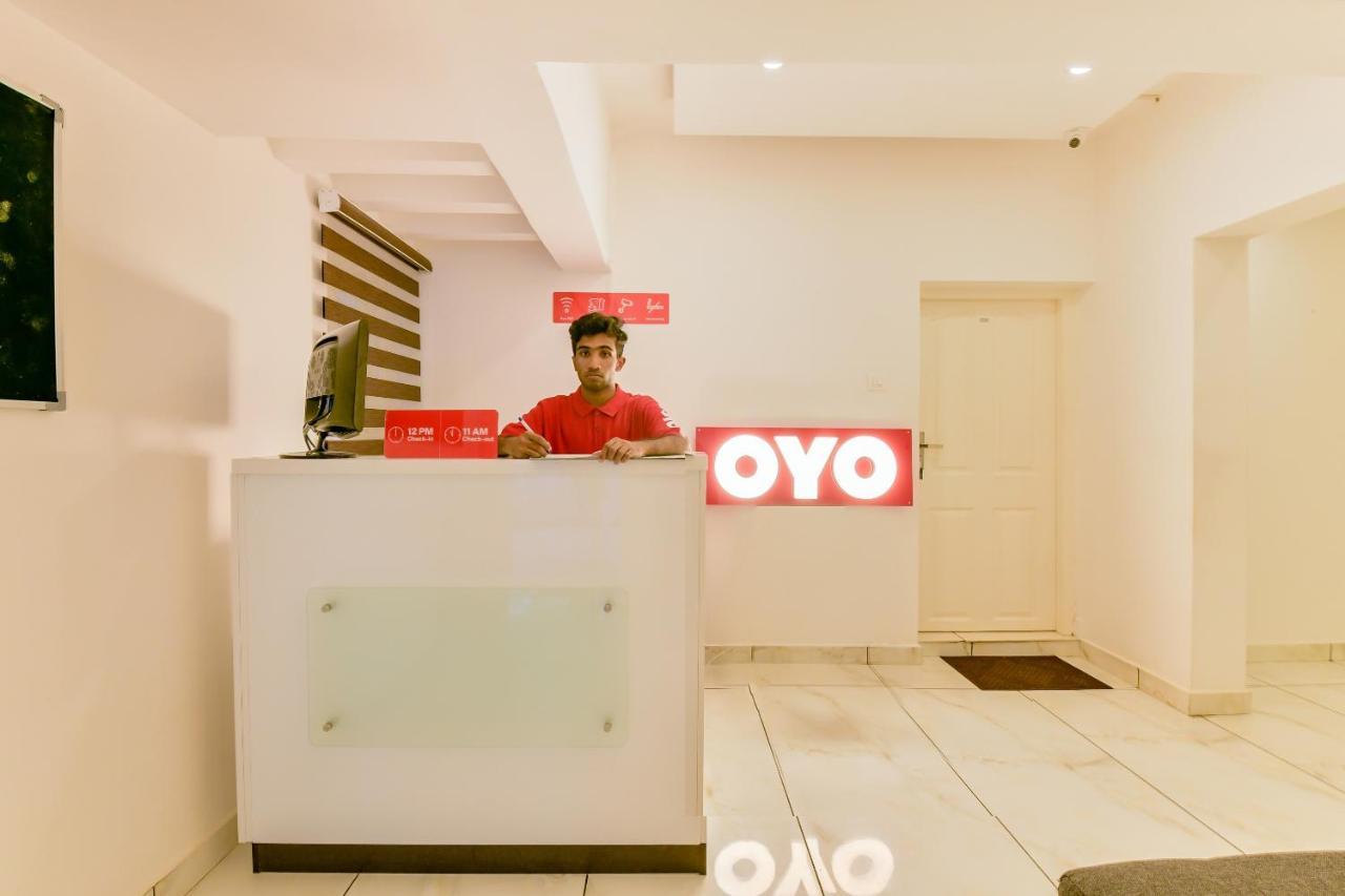 Hotel Vaccinated Staff - Oyo 15973 F Square Kochi Exterior foto
