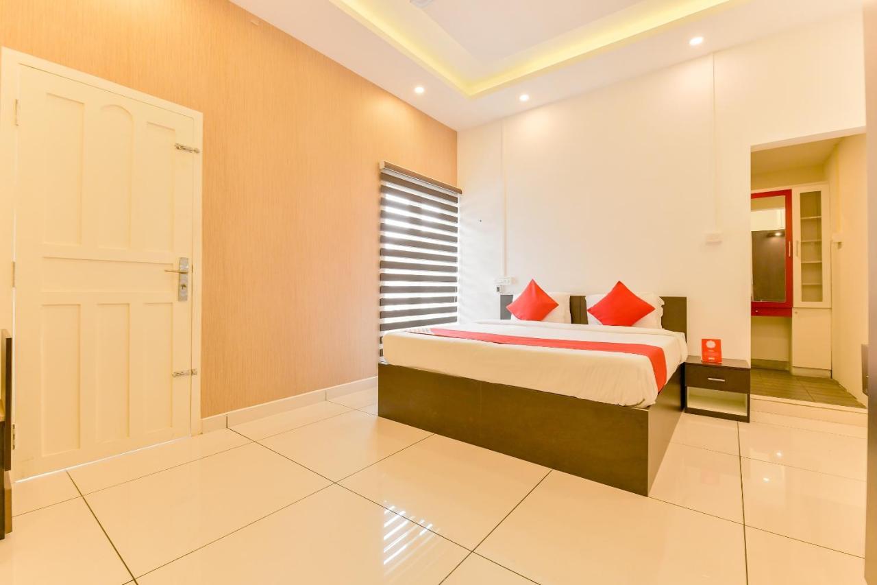 Hotel Vaccinated Staff - Oyo 15973 F Square Kochi Exterior foto