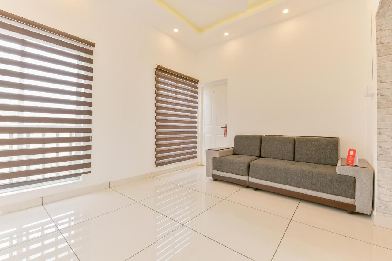 Hotel Vaccinated Staff - Oyo 15973 F Square Kochi Exterior foto