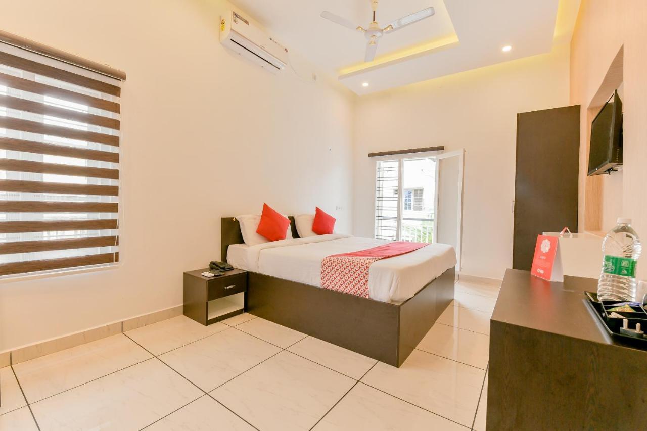 Hotel Vaccinated Staff - Oyo 15973 F Square Kochi Exterior foto