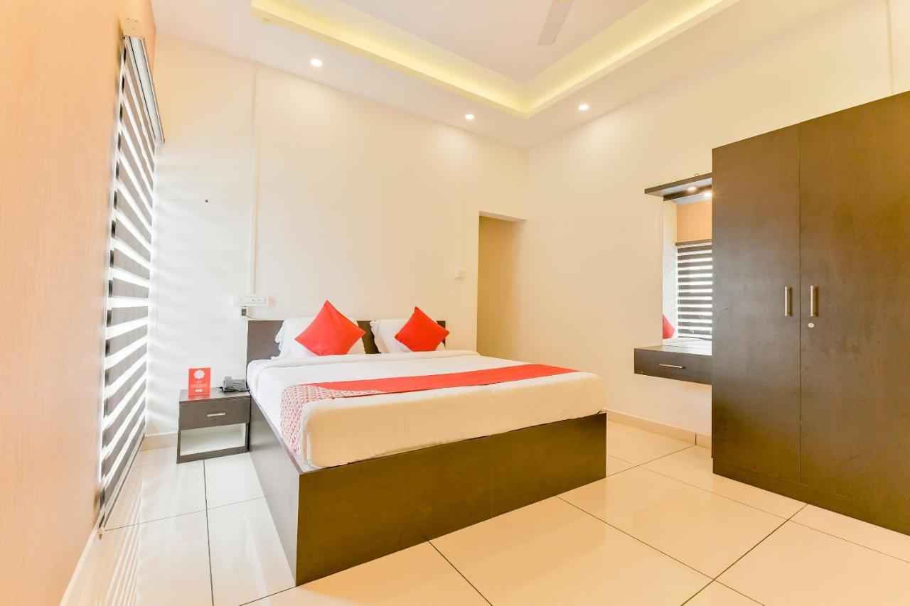 Hotel Vaccinated Staff - Oyo 15973 F Square Kochi Exterior foto