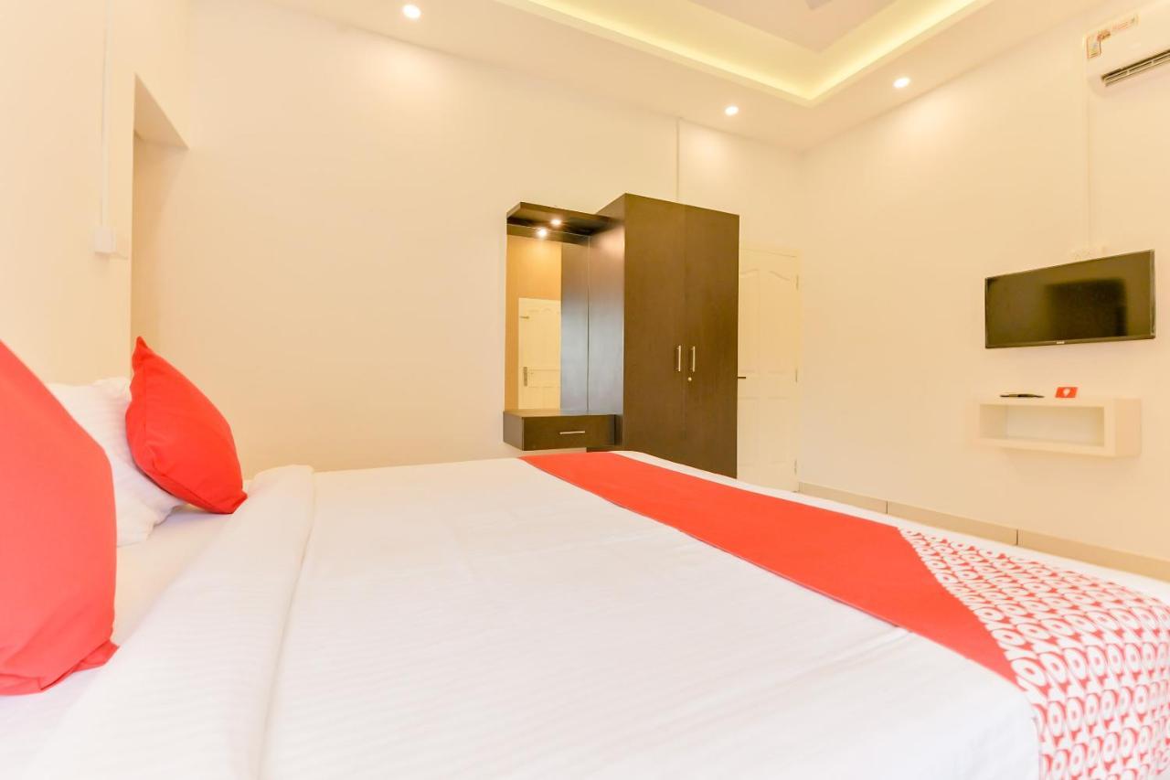Hotel Vaccinated Staff - Oyo 15973 F Square Kochi Exterior foto
