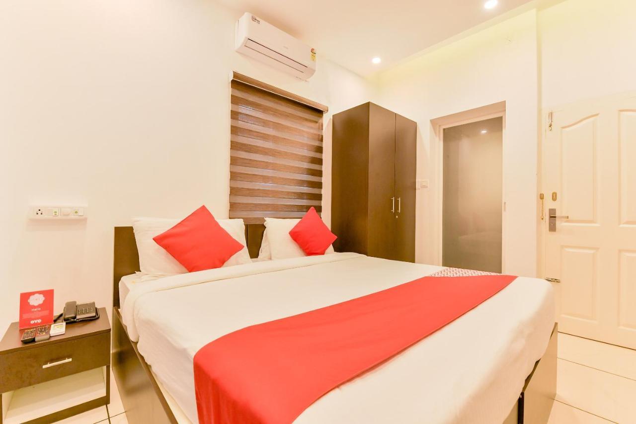 Hotel Vaccinated Staff - Oyo 15973 F Square Kochi Exterior foto