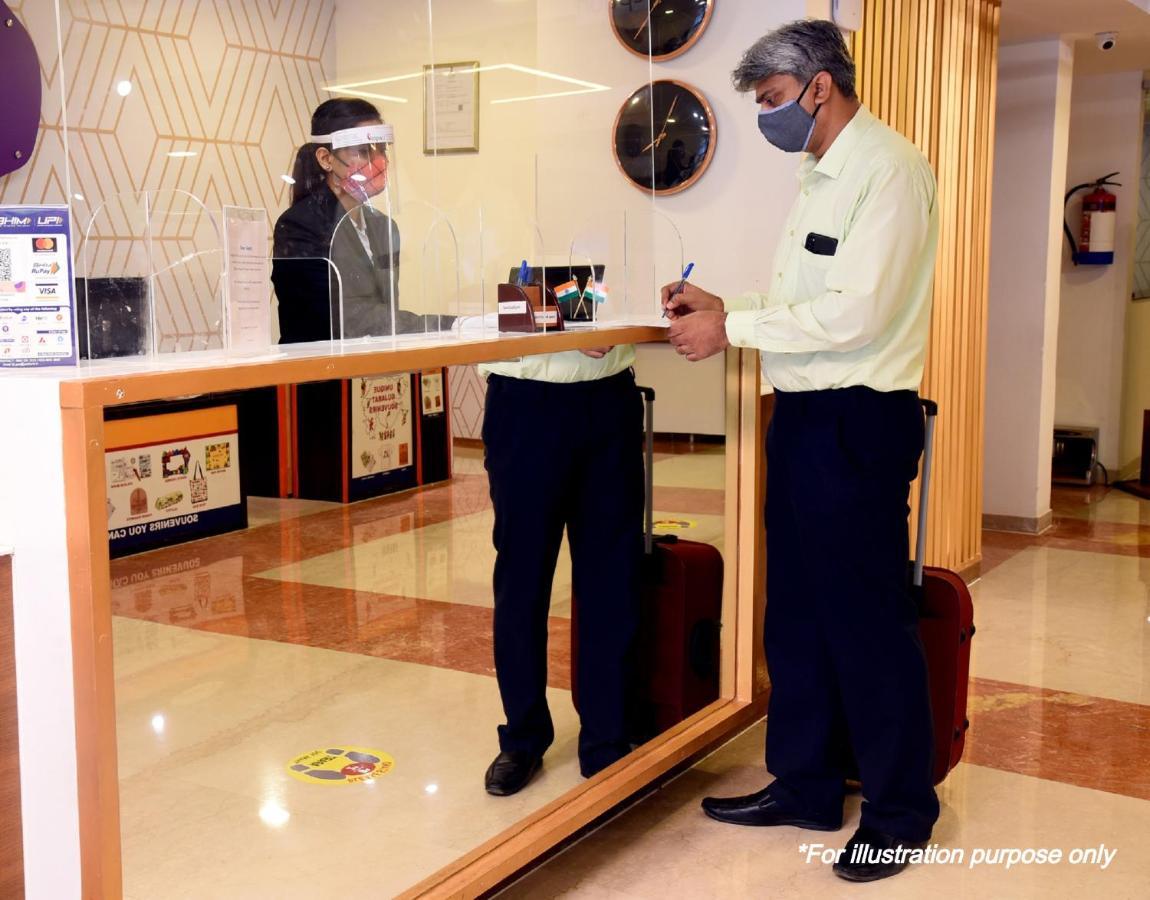 Hotel Vaccinated Staff - Oyo 15973 F Square Kochi Exterior foto